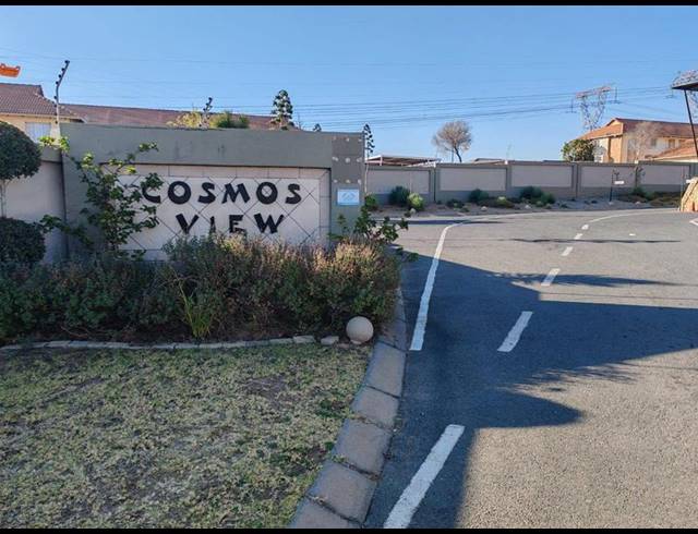 2 BEDROOM HOUSE FOR SALE IN KOSMOSDAL